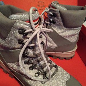 $40 firm! NWT Hunter boots Glitter insulated Commando winter boot size 11